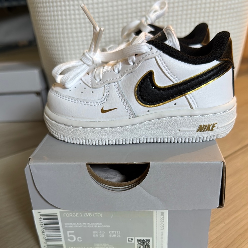 Nike White and Black Baby Sneakers